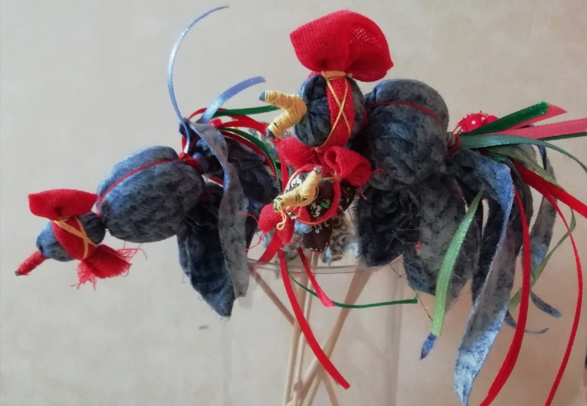 картинка Ермоленко Н.Н." Петухи на палочке "