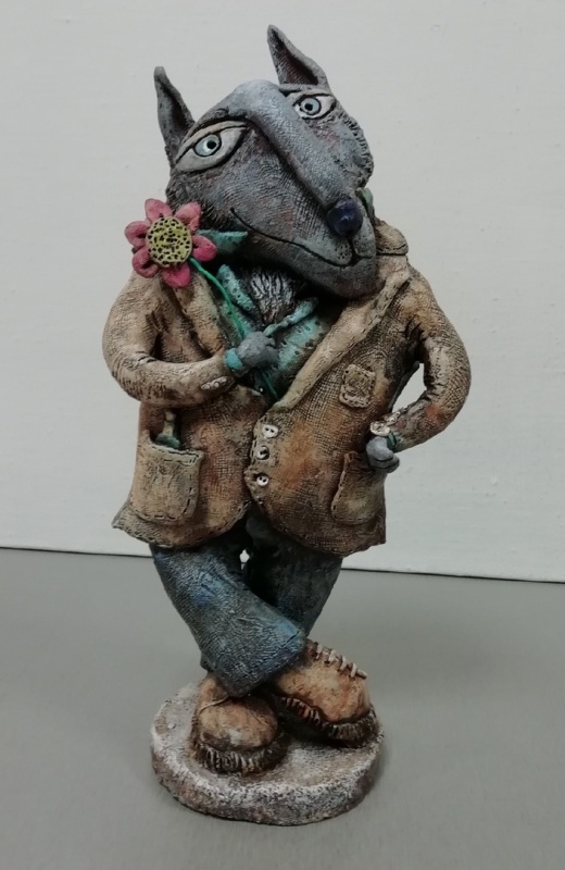 картинка Е. Трифонова "Волк с цветком" глина